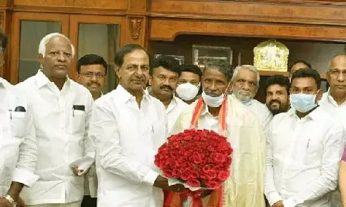 KCR announces house site, Rs 1 Cr for Dhol player Sakini Ramachandraiah