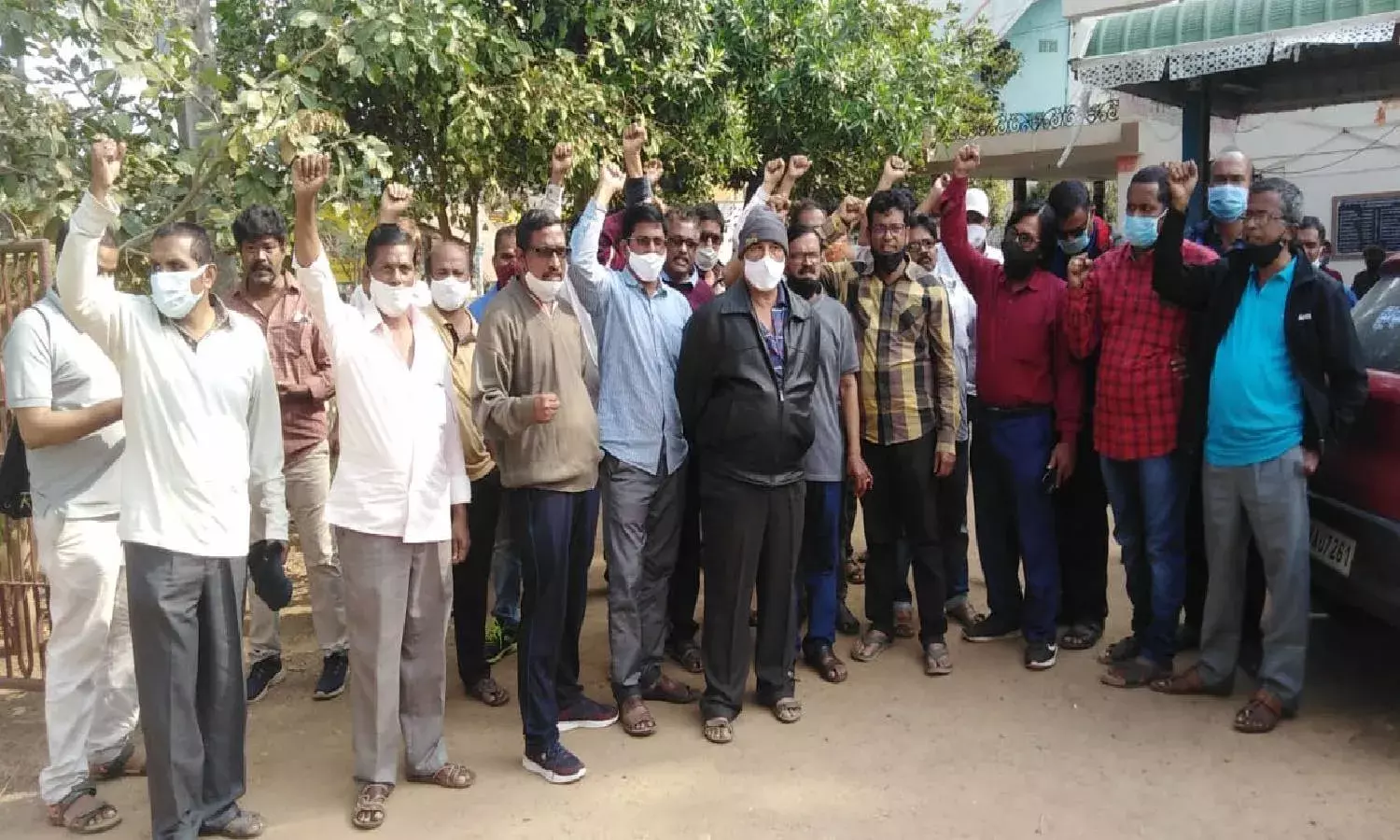 PRC row: Andhra government holds talks with employees; asks them to call off strike