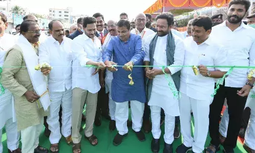 Gadkari sanctions East bypass for Vijayawada, Centre to spend Rs. 3L Cr to develop AP roads