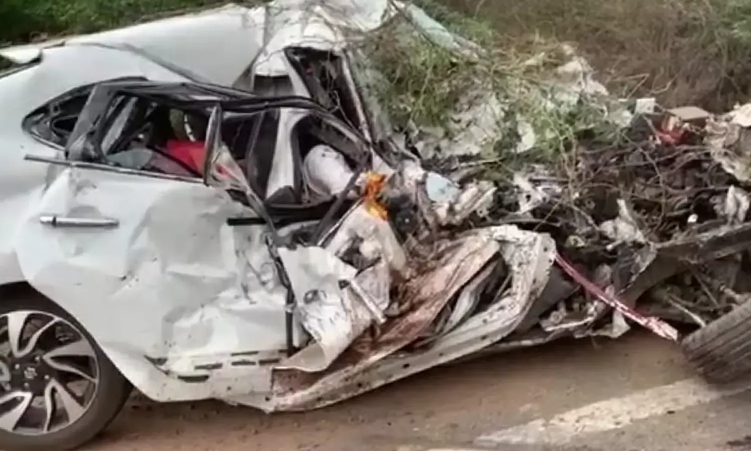 4 of family killed in Mulugu after their car rams into RTC bus