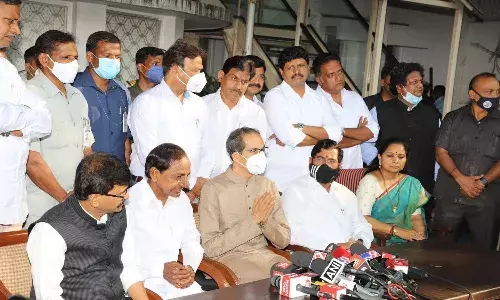 KCR meets Uddhav Thackeray, discuss working together to develop nation