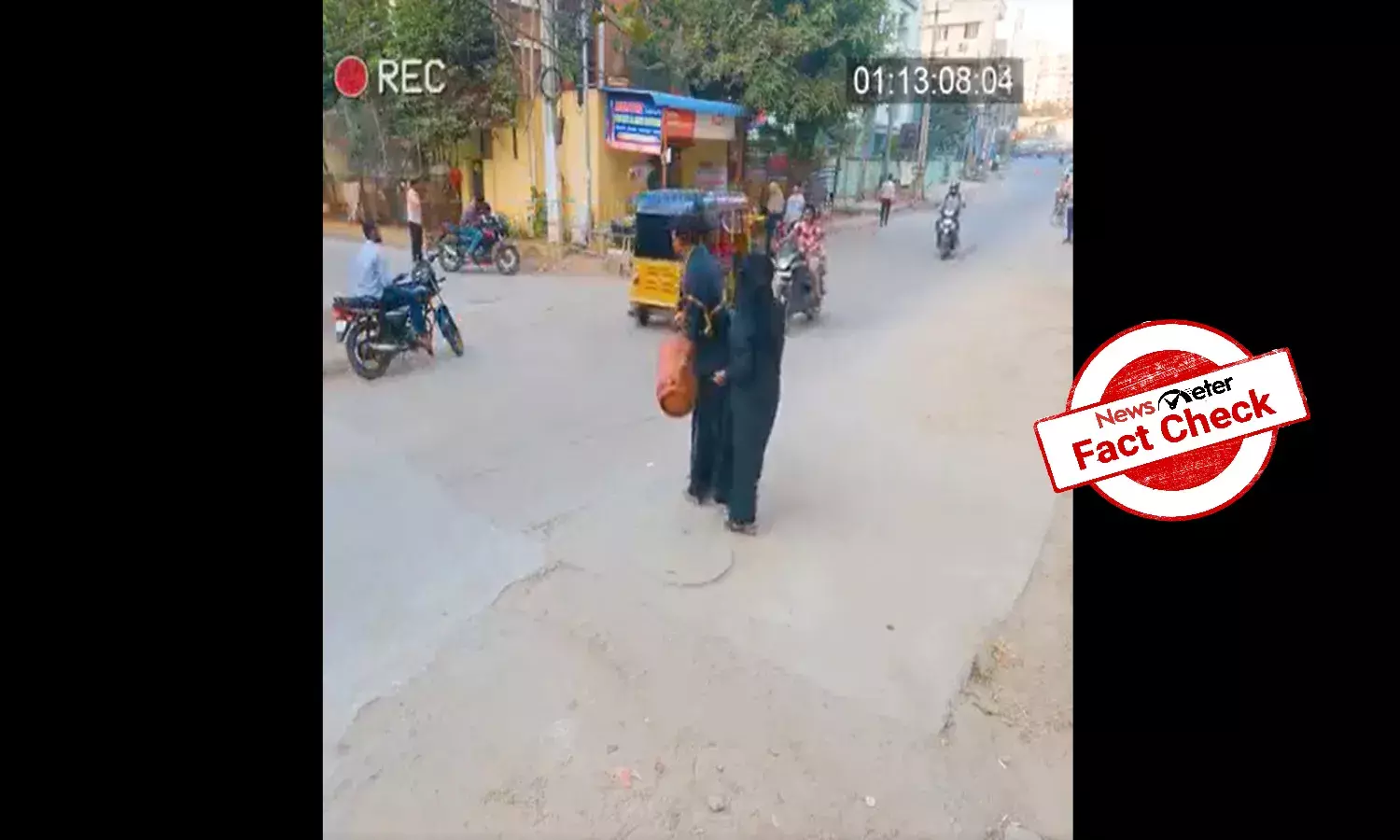 Fact Check: Video of Hindu saint helping Muslim woman carry a gas cylinder is scripted