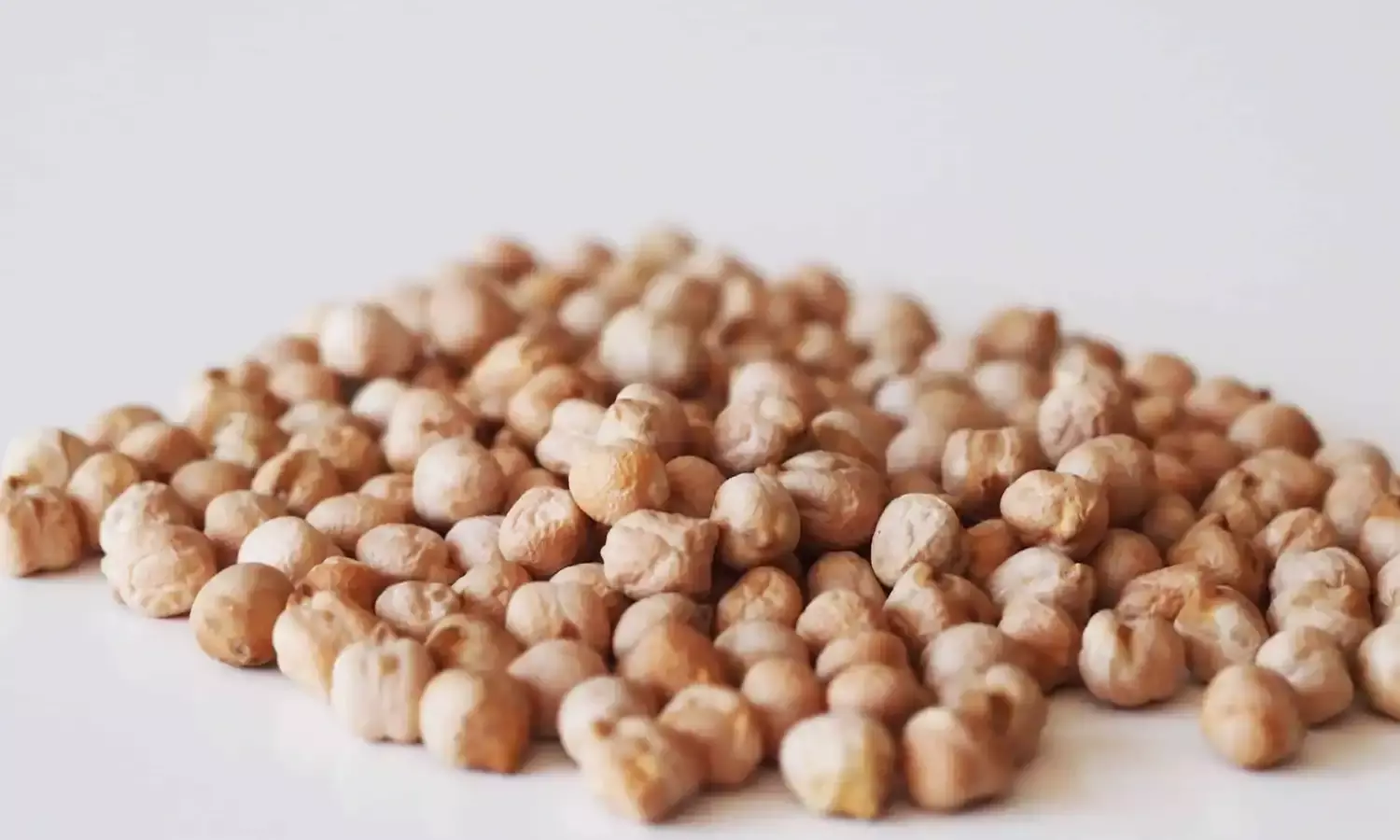 High-temperature may be favourable for dry root rot in chickpea: ICRISAT