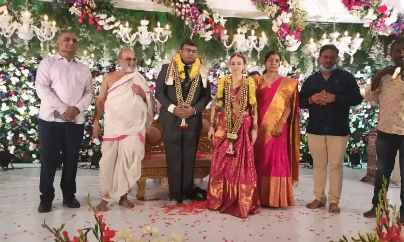 `Love in the time of war: Hyderabad groom, Ukrainian bride tie knot in true filmi style
