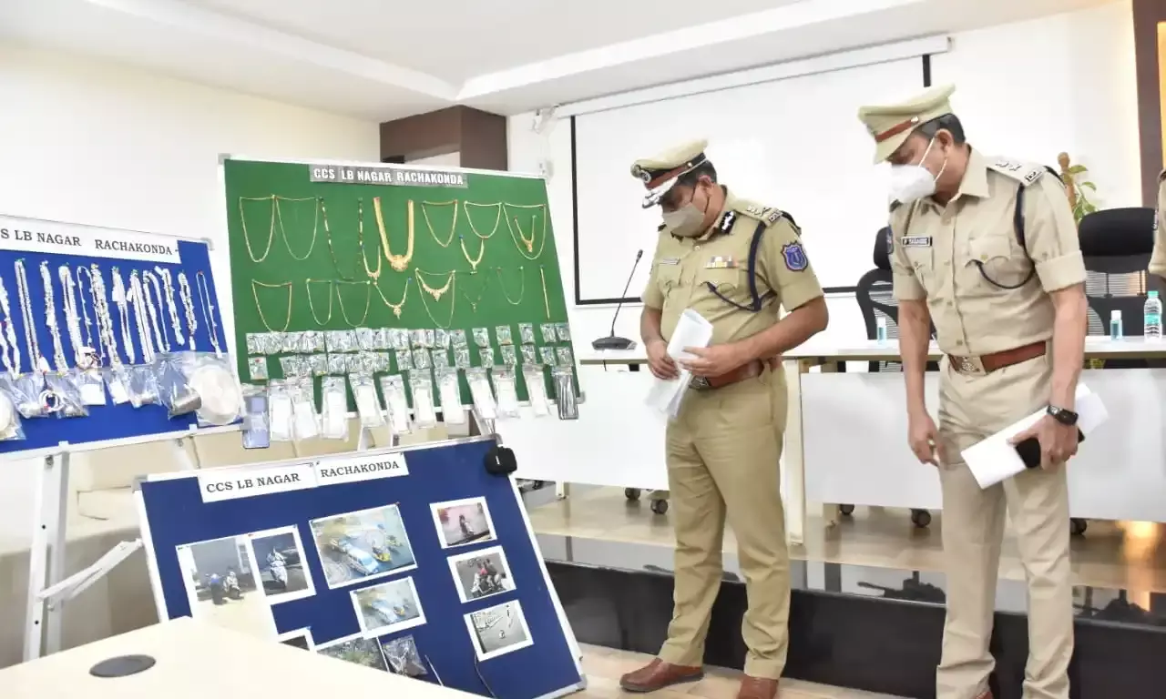 Notorious burglar involved in 41 cases held, items worth Rs. 23.80L seized