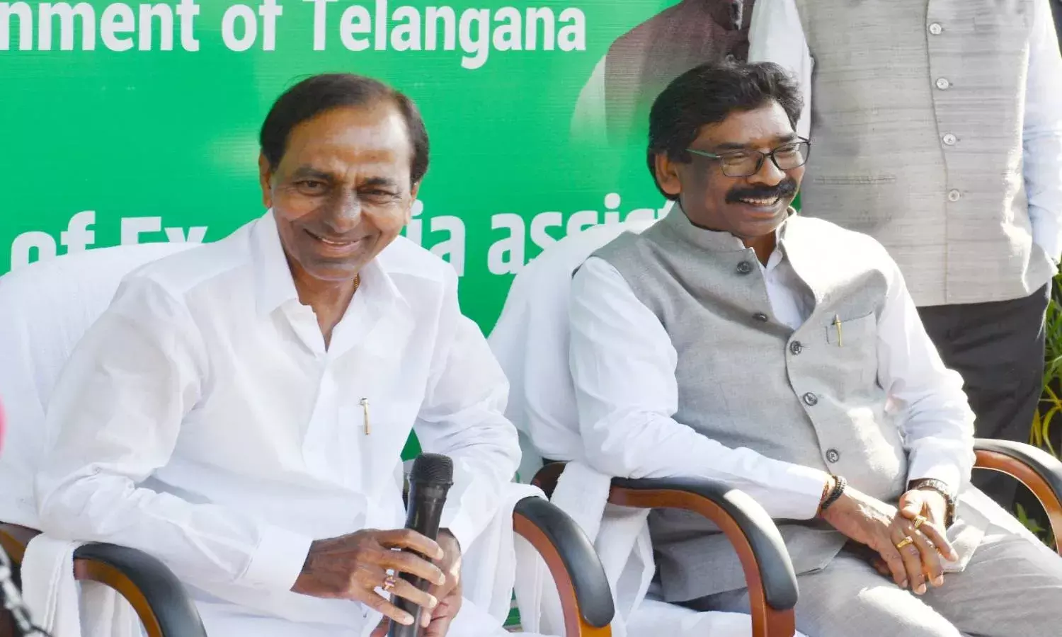 No anti-BJP or third front: KCR meets Jharkhand CM Hemant Soren