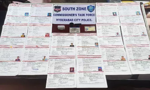 Gang running Aadhar racket busted, 4 held in Hyderabad