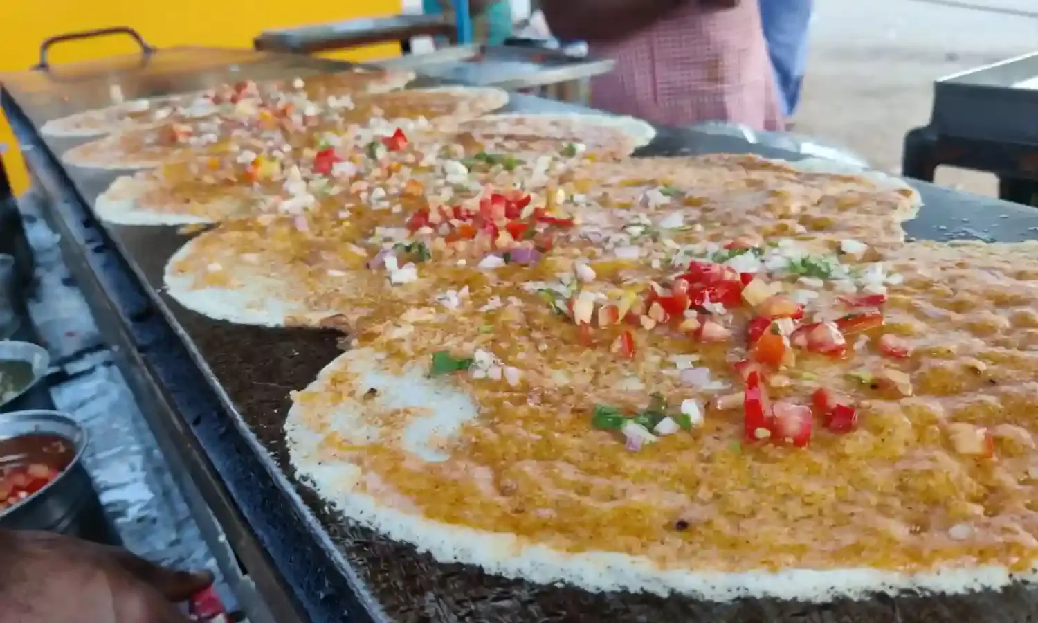 At Bowenpallys Seenu Bandi, you can choose from 20 kinds of dosas