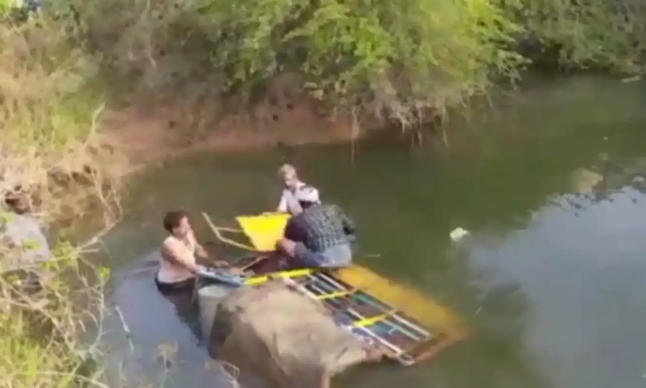 Guntur man dies after crashing milk van into well