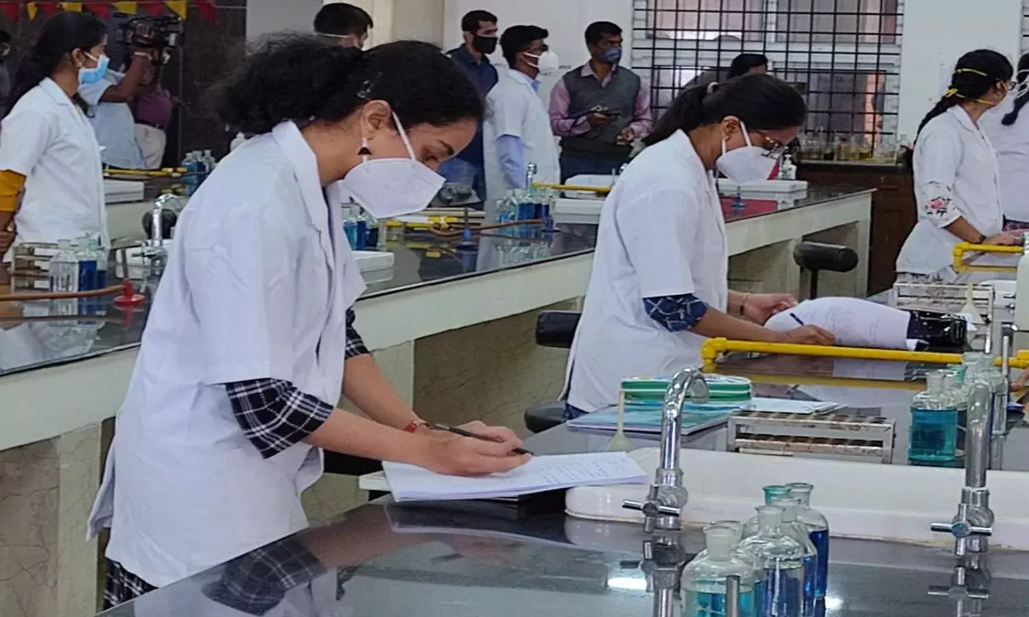 40% MBBS seats in 5 states; 10.6 students compete for one medical seat in TS: Stats of India