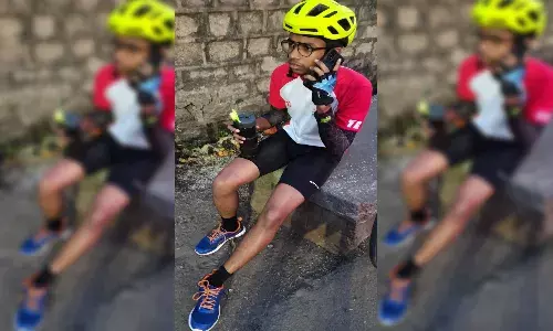 18YO cyclist hit by GHMC truck in Bowenpally, sustains minor injuries