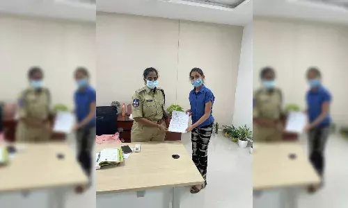 11YO girl requests Madhapur DCP to book FIR against GHMC for dereliction of duty