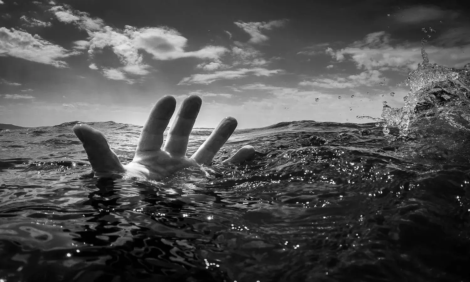 Warangal tragedy. Three of family drown in lake; village in shock