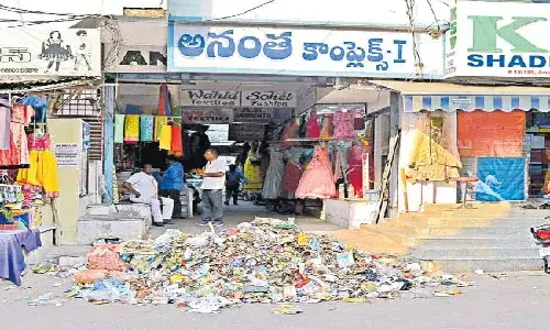 How Kurnool sanitary staff dumped garbage at shopping complex over user charges