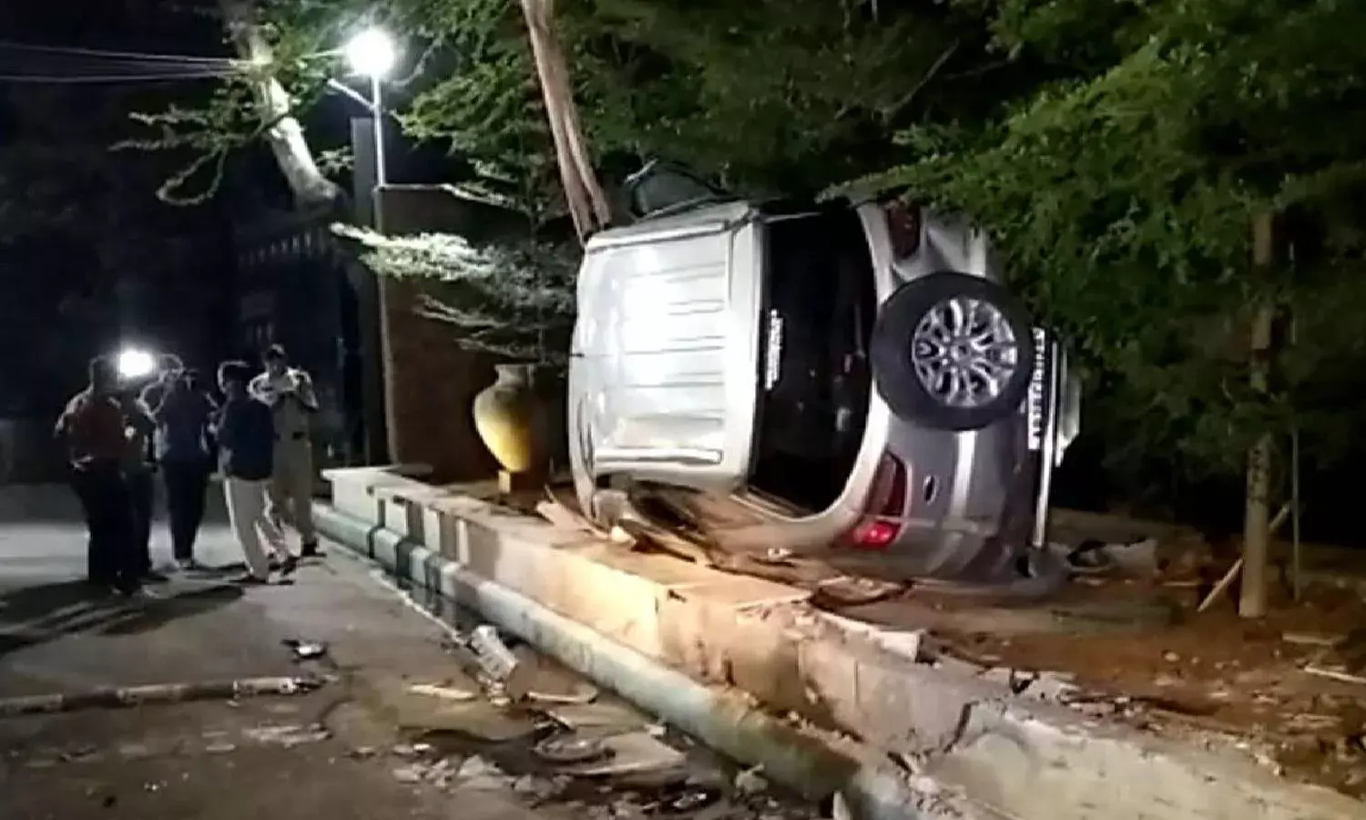 Over-speeding car claims life of Youtuber Gayatri, gardener on Holi night  at Gachibowli