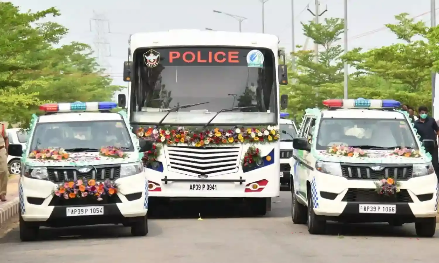 `Savdaan Andhra:  Jagan flags off 163 Disha patrolling vehicles