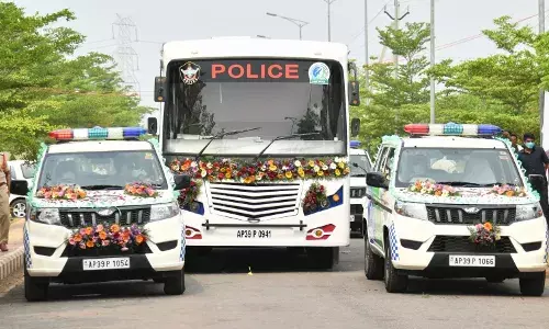 `Savdaan Andhra: Jagan flags off 163 Disha patrolling vehicles