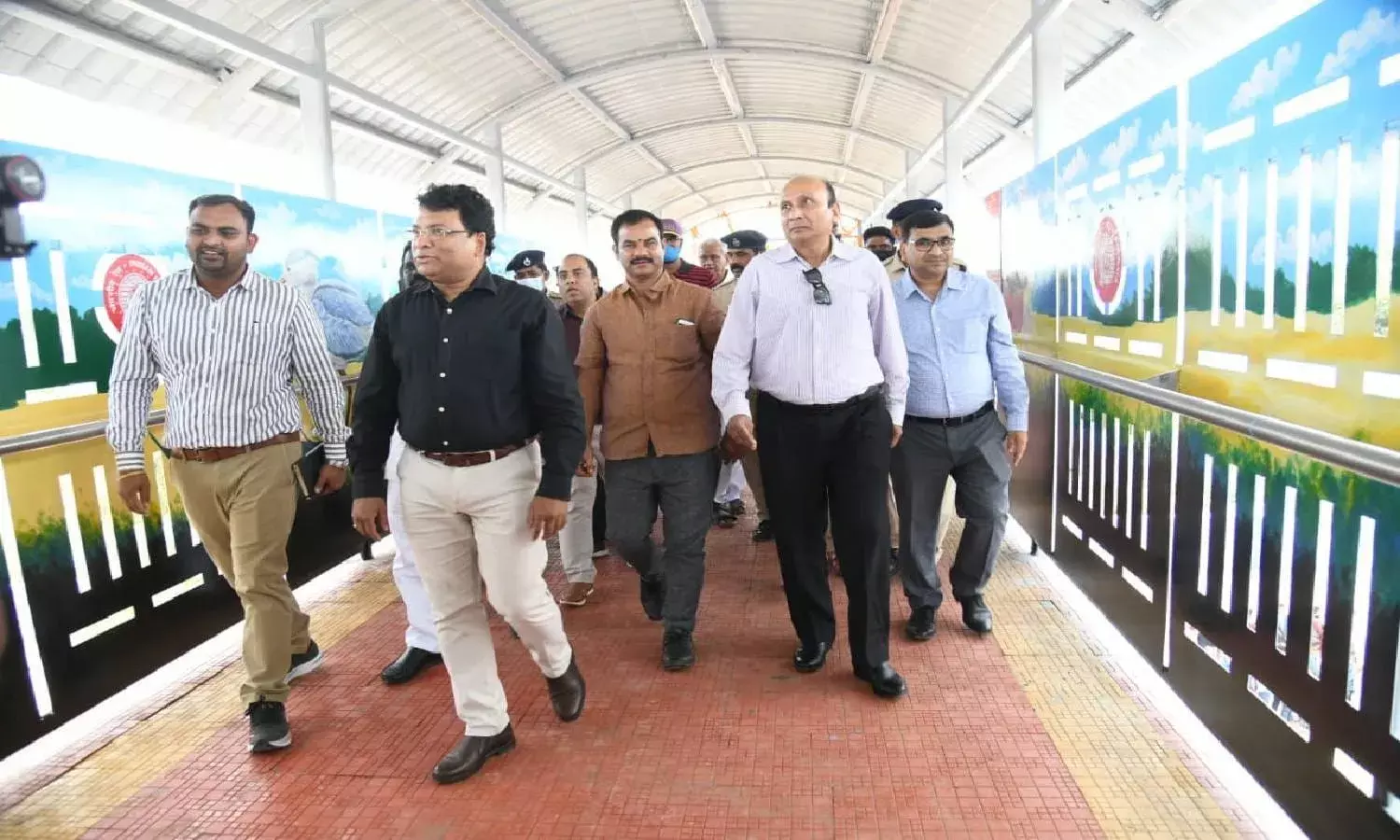 Indias first stainless steel foot-over-bridge opens for public at Naupada Railway station