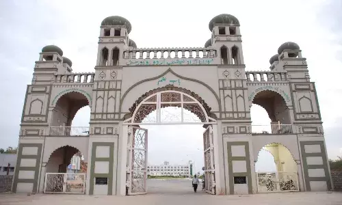 Students seek resumption of 118M/U RTC bus service from Mehdipatnam to MANUU campus