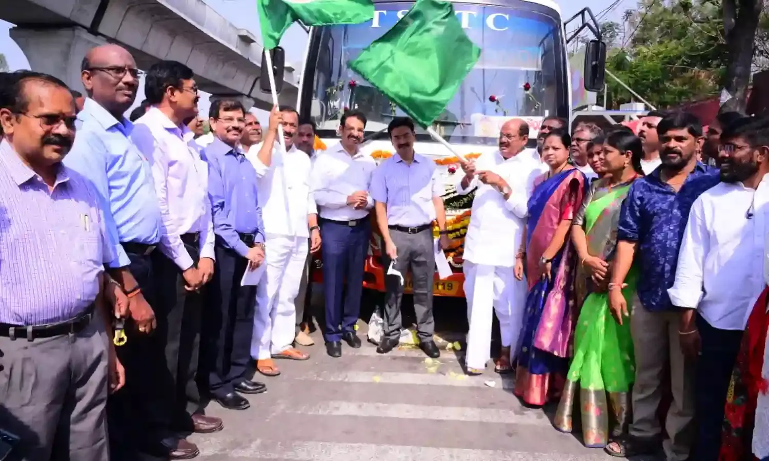 TSRTC launches mini-bus service to Yadagirigutta
