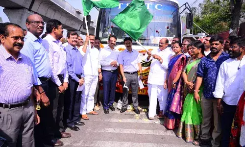 TSRTC launches mini-bus service to Yadagirigutta