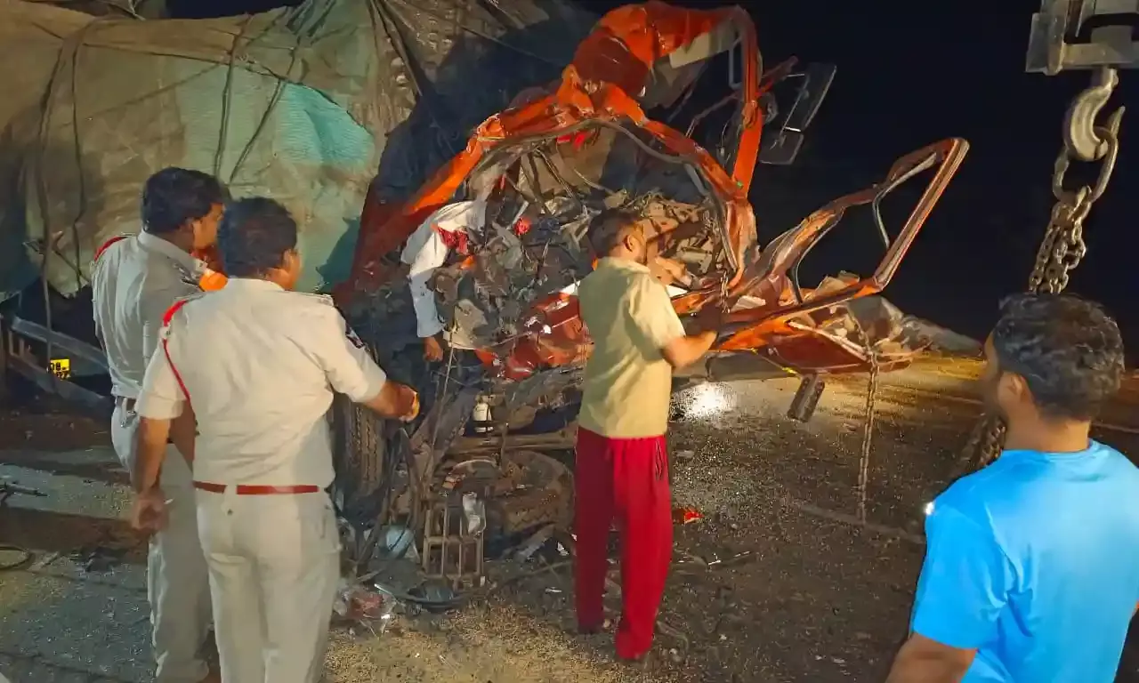 Anantapur accident: 3 dead, 15 injured after minibus rams into lorry