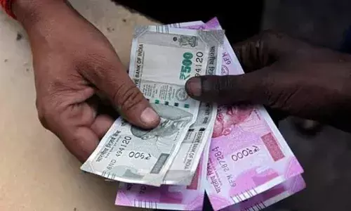 Woman steals Rs. 1L from Taj Krishna Hotel exhibition stall