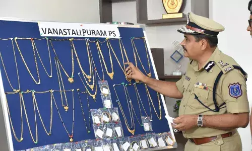 Notorious house burglar who committed 43 burglaries arrested by Vanasthalipuram police