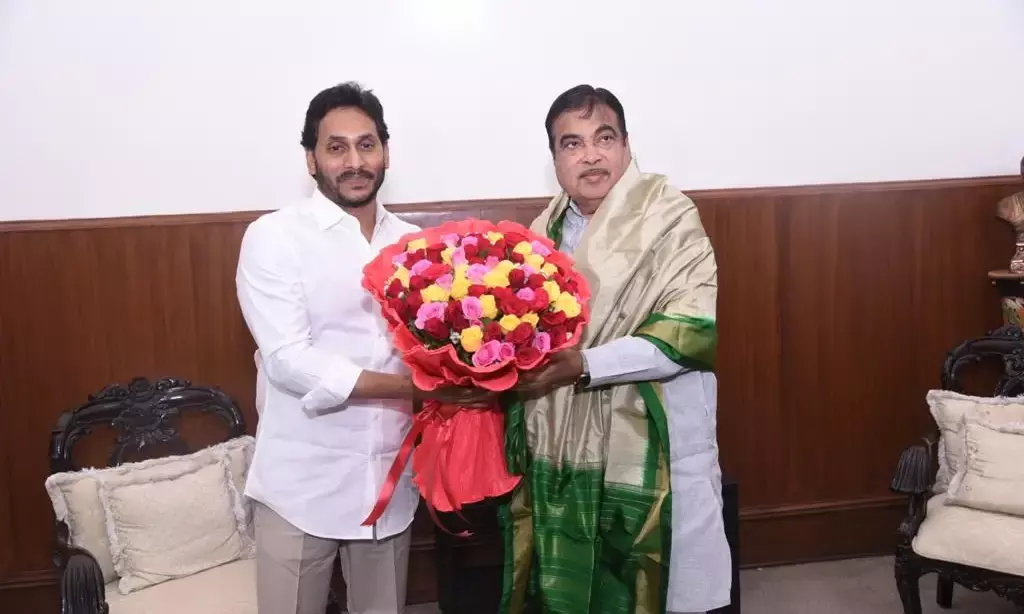 Jagan calls on Nitin Gadkari; seeks support for Visakhapatnam - Bhogapuram project
