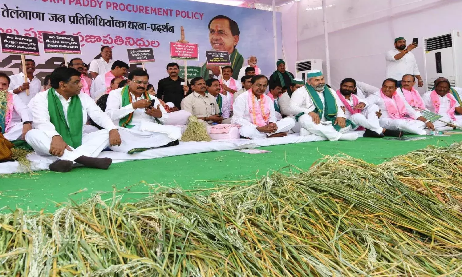 We will create an earthquake that will shake Delhi: KCR gives Centre 24hrs to decide on paddy procurement
