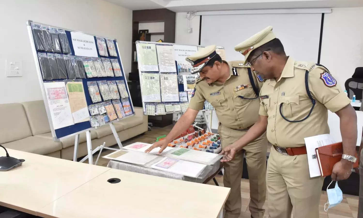 How a gang forged land documents, found landlord lookalikes and cheated people of lakhs