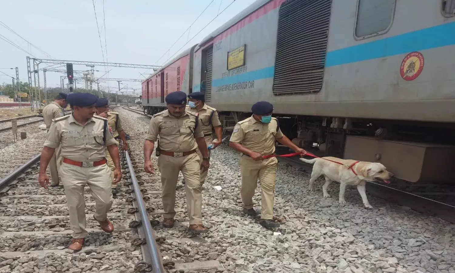 To test alertness of police Hyd teenager makes hoax bomb call on train, arrested