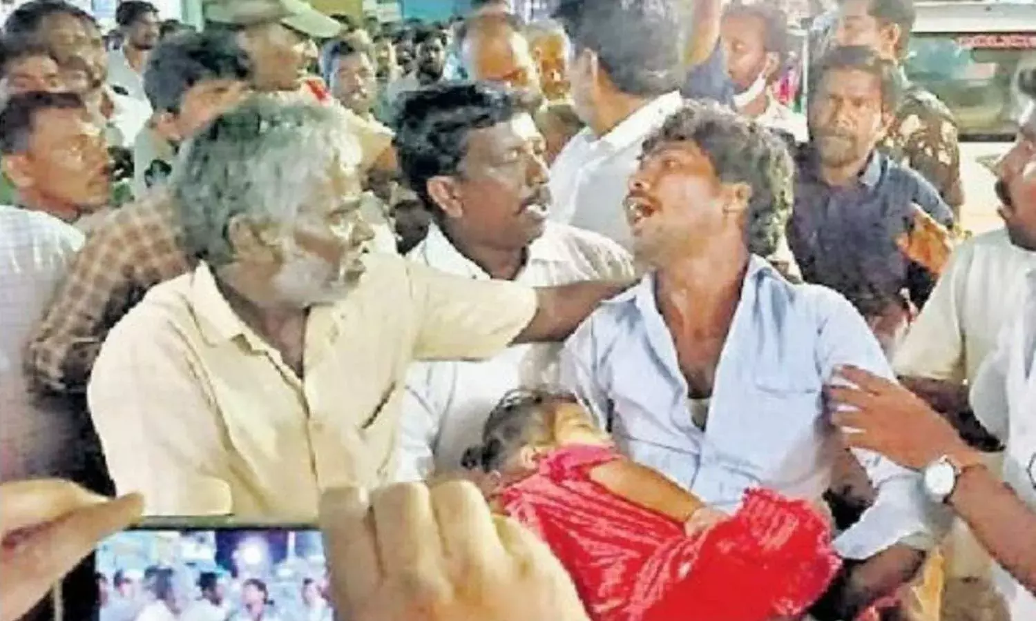 Kalyandurg tragedy: Child dies after AP minister Ushas supporters stop ambulance