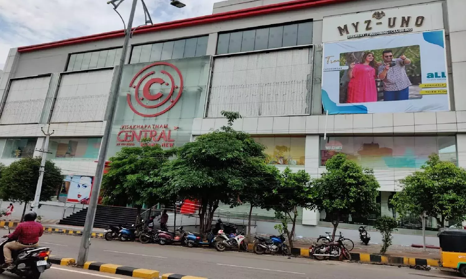 Vizag Central asked to pay customer Rs. 21K for charging Rs. 12 for carry bag