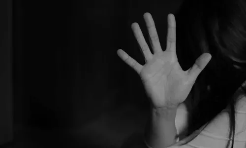 Maharashtra woman gang-raped; found unconscious at railway station in Palnadu