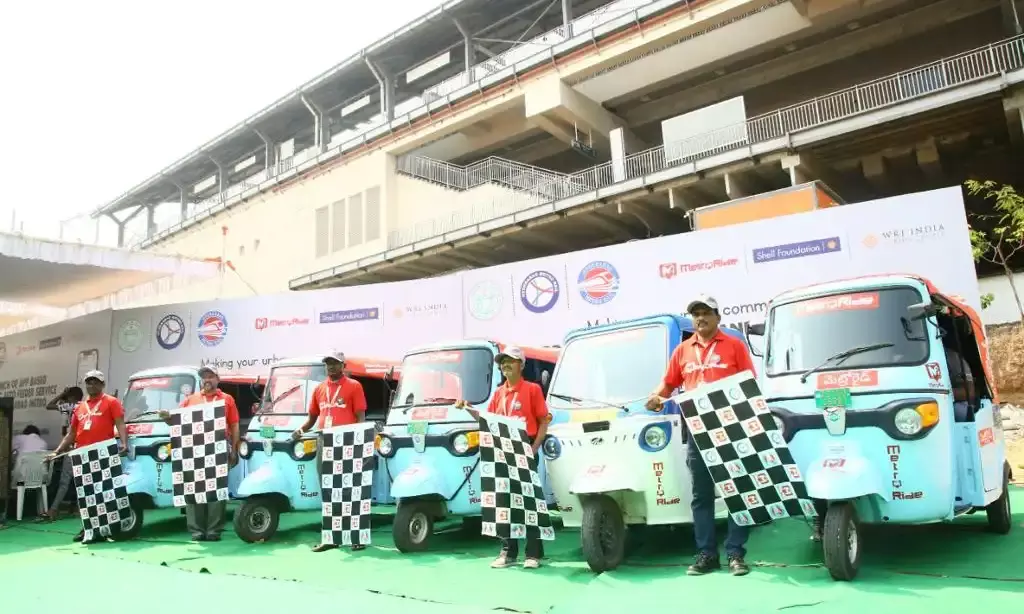 Hop on an electric auto to reach your nearest Hyderabad metro station
