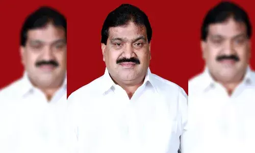 Abusing police officer: Ex-transport minister Mahender Reddy apologizes; cops book him in another case