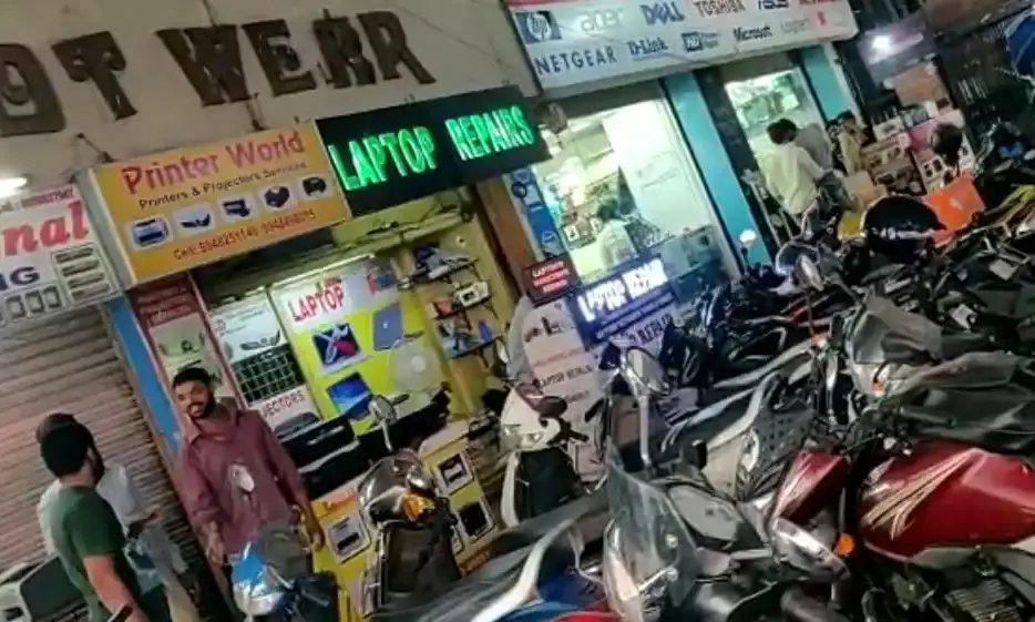 CTC mall parking charging arbitrary parking fees; fined Rs. 50K