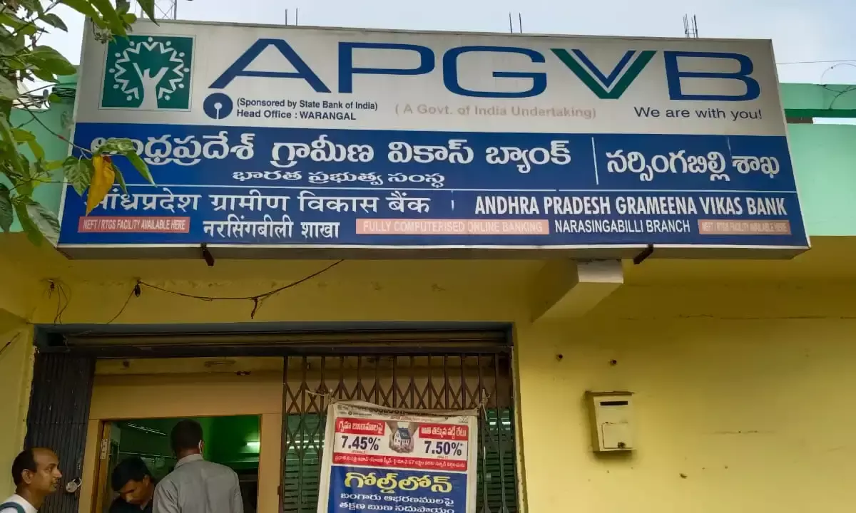 Armed masked man robs bank in Anakapalle; steals Rs. 3L