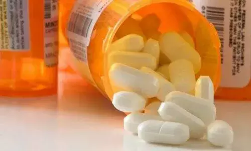 Bangalore Customs seize  4.5 kg of Ephedrine sent by courier from AP; 1 held