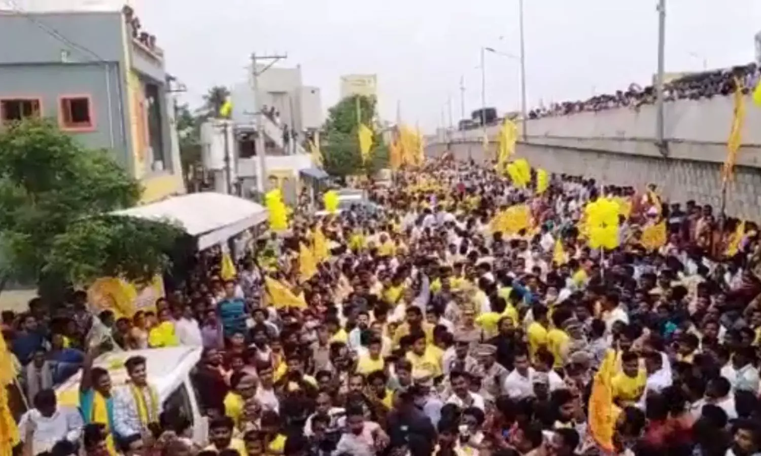 Badude Badudu: Naidu stages sit-in after police stopped his cavalcade on NH