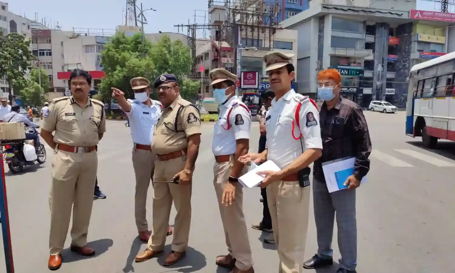 Hyderabad: Traffic police to launch drive against free left blocking violators