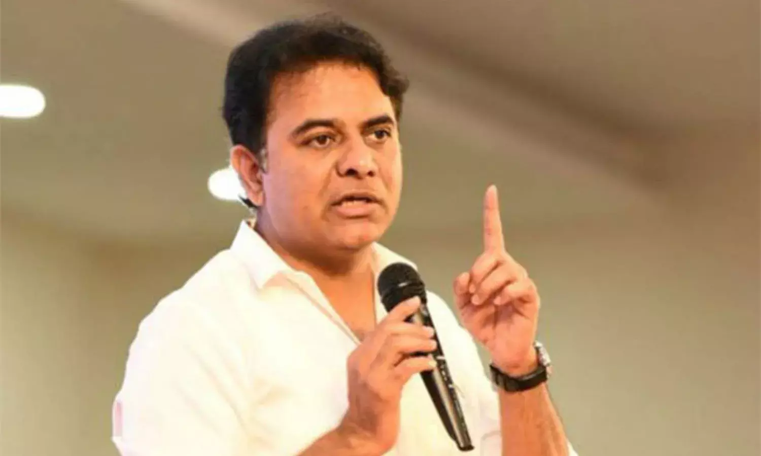 KTR serves legal notice to Bandi Sanjay over baseless allegations