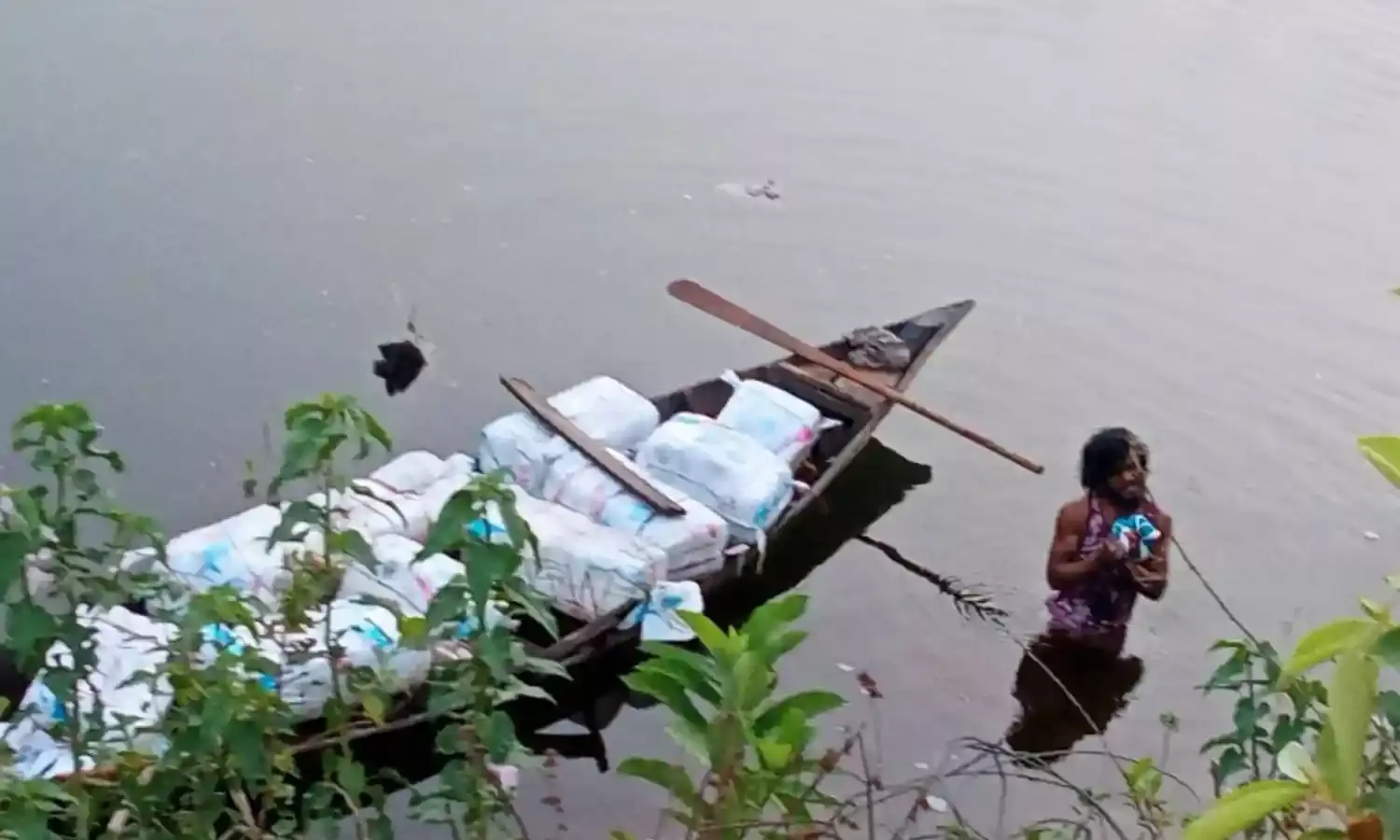 Police seize ganja after hot chase: Ganja-laden vehicle plunges into reservoir in ASR