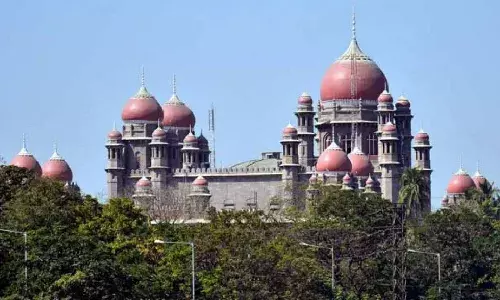 Refusing to hear criminal petitions during summer vacation: SC issues notice to TS HC