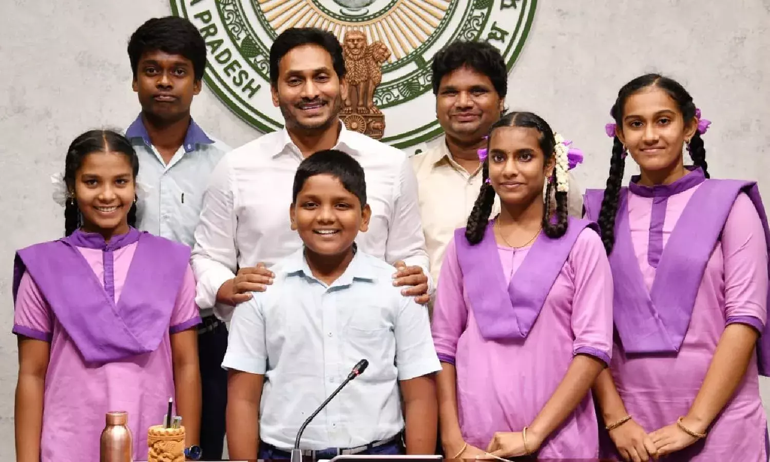 Jagans English medium initiative reaps benefits; ZPHS Bendapudi school converse with CM in English
