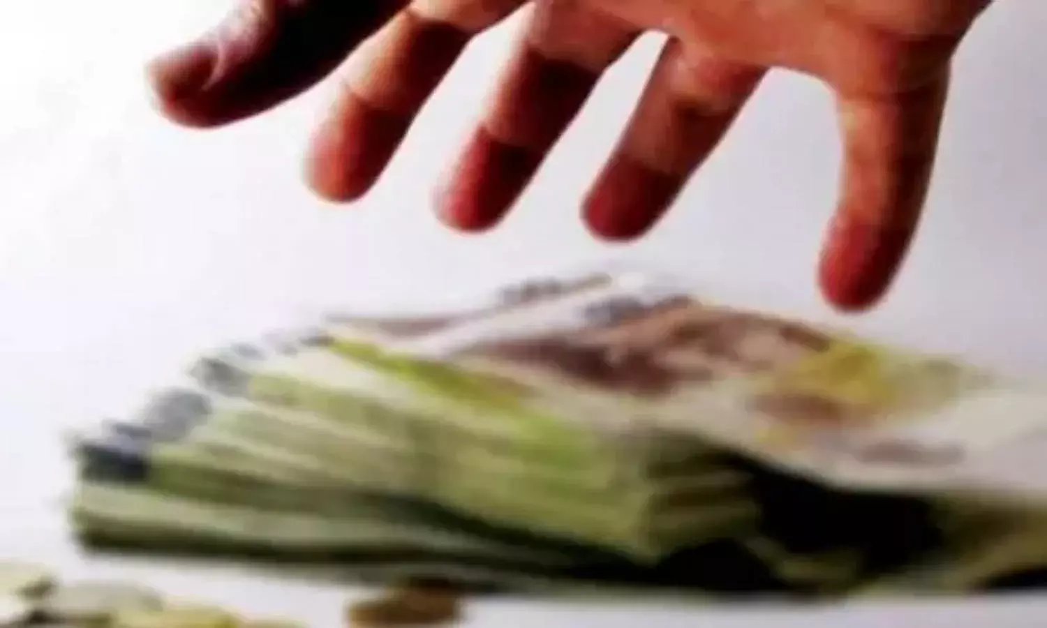 2 Jeedimetla boys steal Rs. 4L cash from home, replace them with fake notes