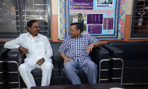 With his eye on national politics, KCR meets Kejriwal in Delhi
