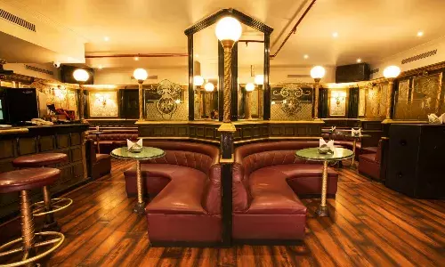 Secunderabads Outswinger pub raided for obscene activity; 20 held