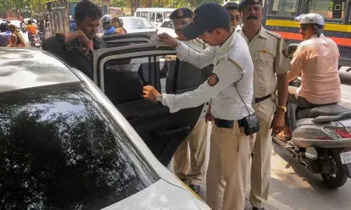 Hyd traffic police to crack down on cars with tinted glasses, temporary no. plates